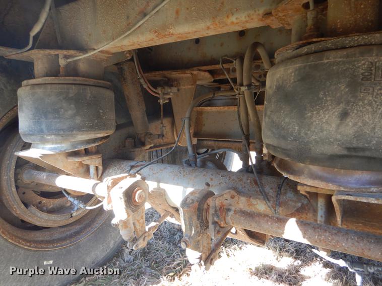 image for item FH9004 2000 Wilson Pace Setter double hopper bottom grain trailer