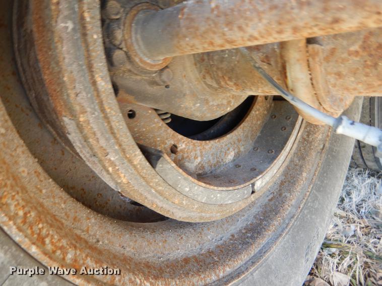 image for item FH9004 2000 Wilson Pace Setter double hopper bottom grain trailer