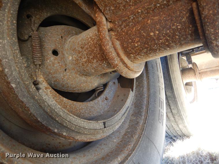 image for item FH9004 2000 Wilson Pace Setter double hopper bottom grain trailer