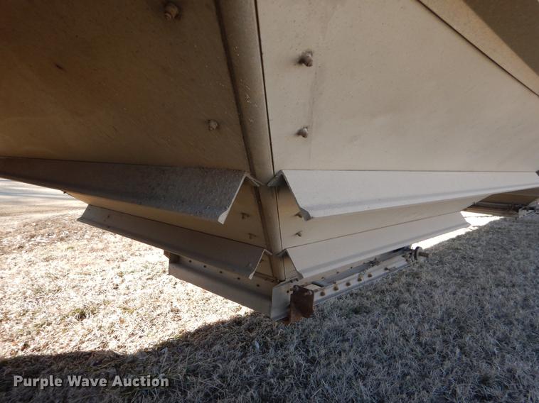 image for item FH9004 2000 Wilson Pace Setter double hopper bottom grain trailer