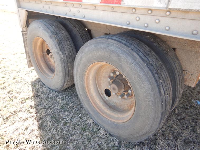 image for item FH9004 2000 Wilson Pace Setter double hopper bottom grain trailer