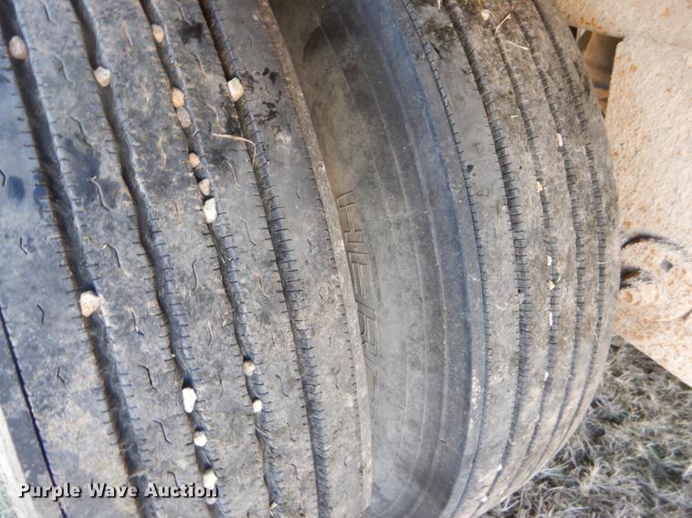 image for item FH9004 2000 Wilson Pace Setter double hopper bottom grain trailer