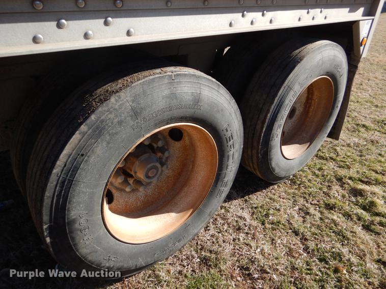 image for item FH9004 2000 Wilson Pace Setter double hopper bottom grain trailer