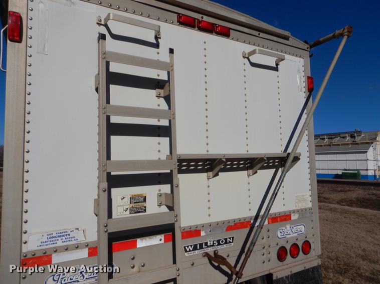 image for item FH9004 2000 Wilson Pace Setter double hopper bottom grain trailer
