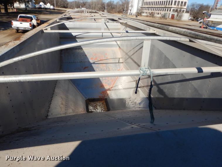 image for item FH9004 2000 Wilson Pace Setter double hopper bottom grain trailer