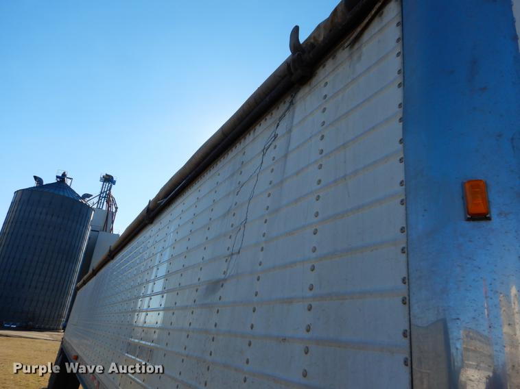 image for item FH9004 2000 Wilson Pace Setter double hopper bottom grain trailer