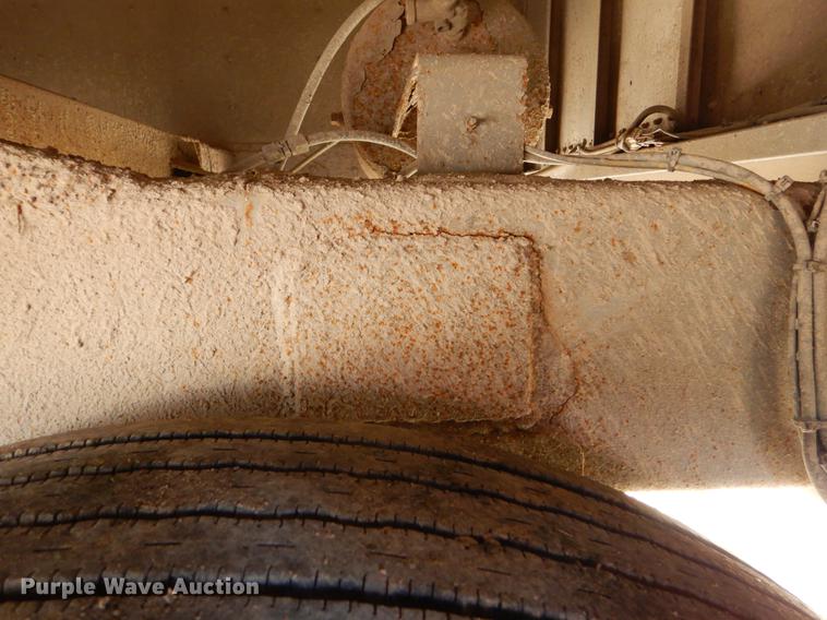 image for item FH9004 2000 Wilson Pace Setter double hopper bottom grain trailer