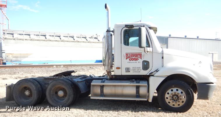 image for item FH9005 2003 Freightliner Columbia semi truck