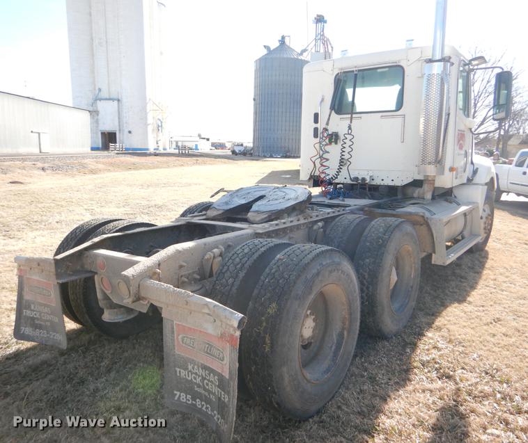 image for item FH9005 2003 Freightliner Columbia semi truck