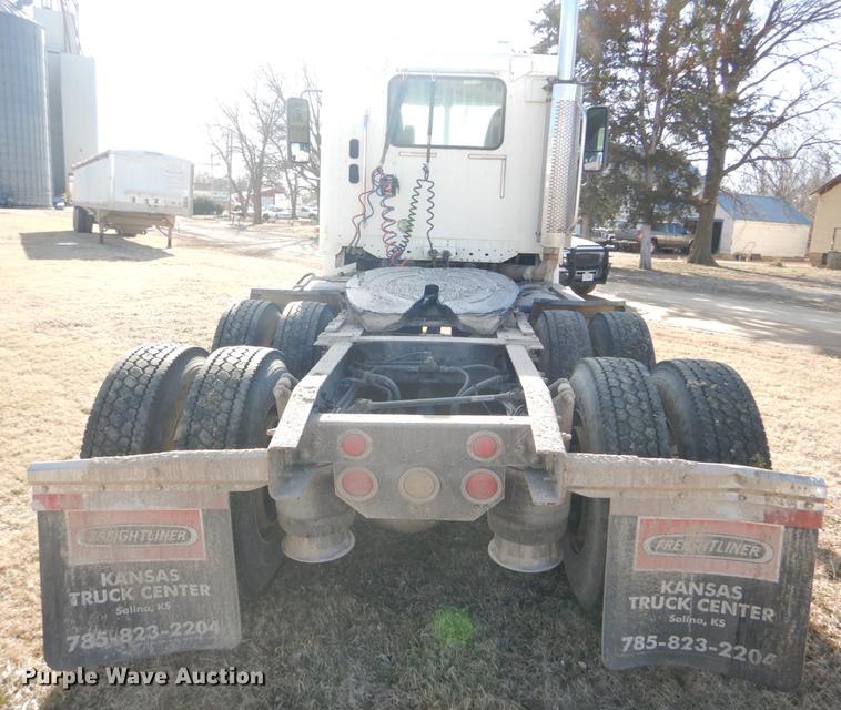 image for item FH9005 2003 Freightliner Columbia semi truck