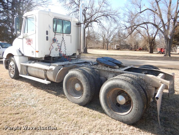 image for item FH9005 2003 Freightliner Columbia semi truck