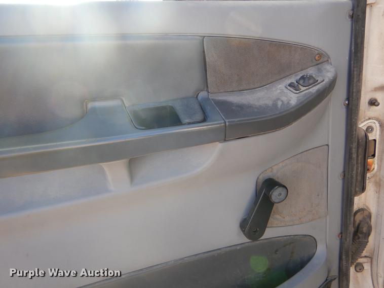 image for item FH9005 2003 Freightliner Columbia semi truck