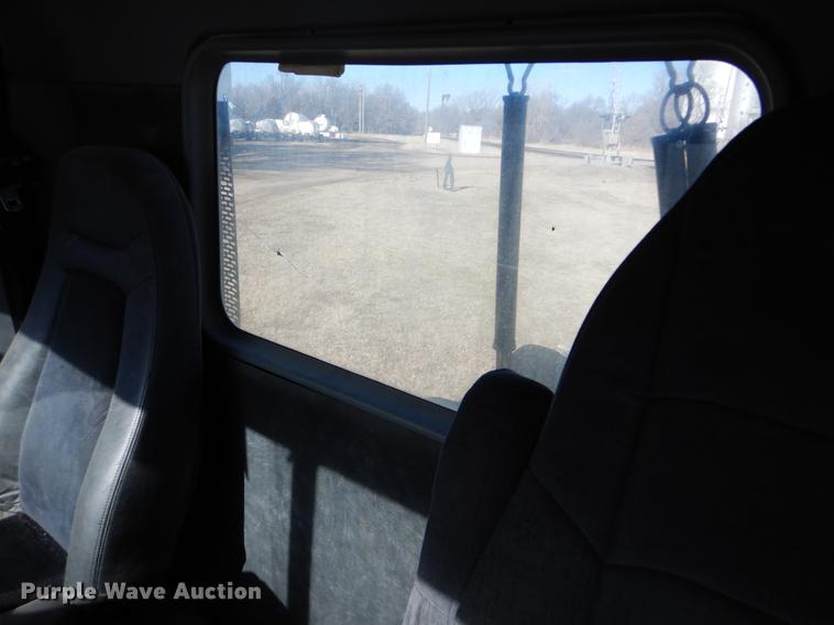 image for item FH9005 2003 Freightliner Columbia semi truck