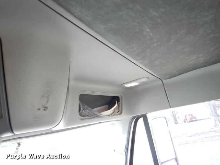 image for item FH9005 2003 Freightliner Columbia semi truck