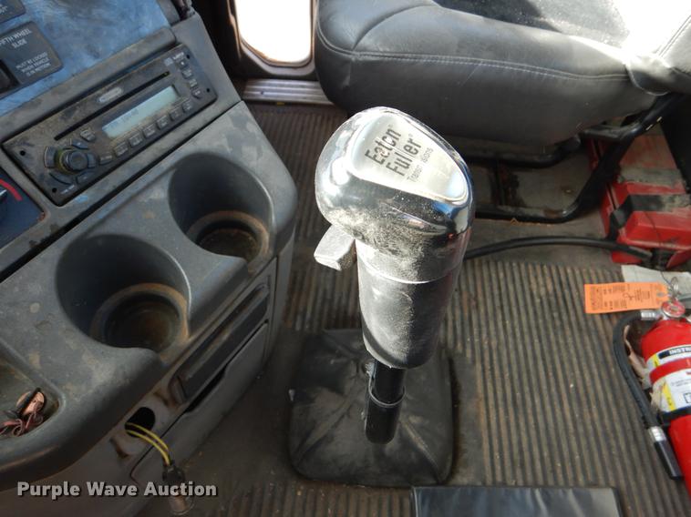 image for item FH9005 2003 Freightliner Columbia semi truck