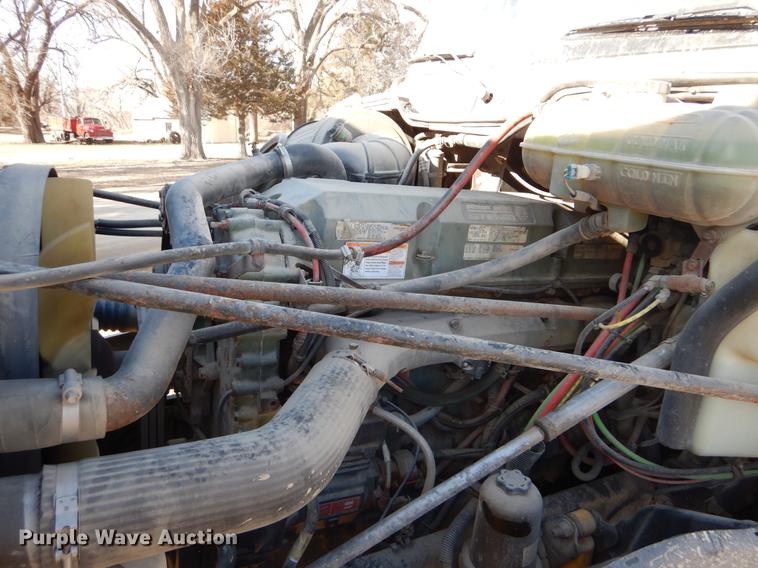 image for item FH9005 2003 Freightliner Columbia semi truck