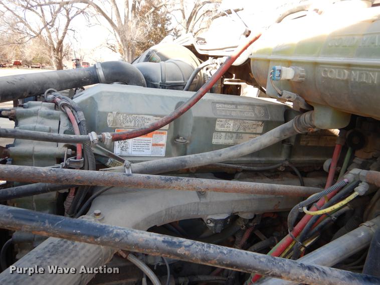 image for item FH9005 2003 Freightliner Columbia semi truck