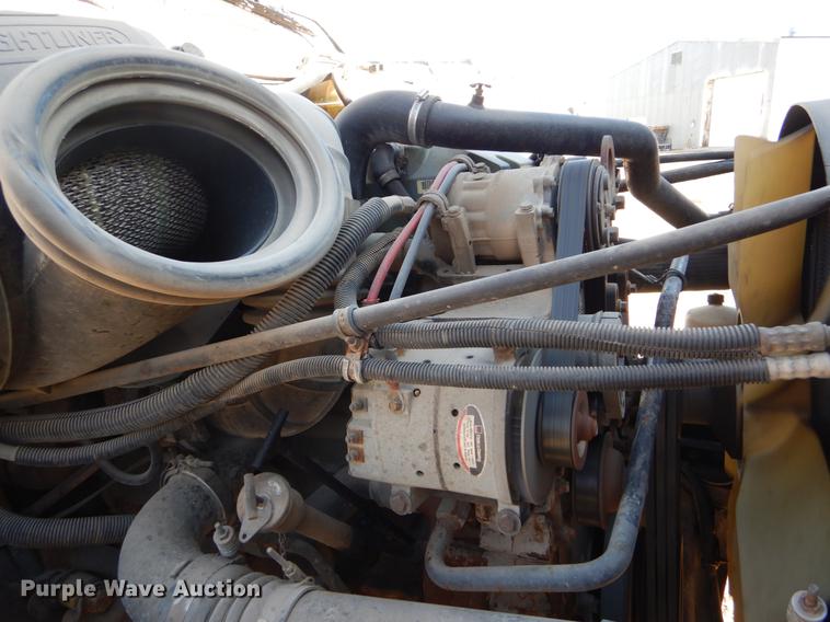 image for item FH9005 2003 Freightliner Columbia semi truck