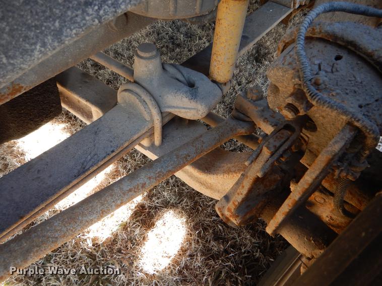 image for item FH9005 2003 Freightliner Columbia semi truck