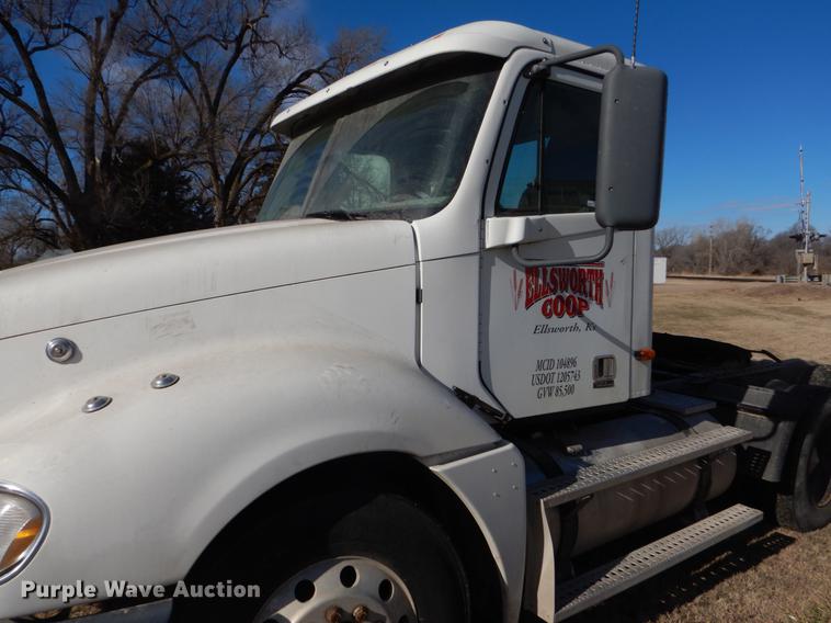 image for item FH9005 2003 Freightliner Columbia semi truck