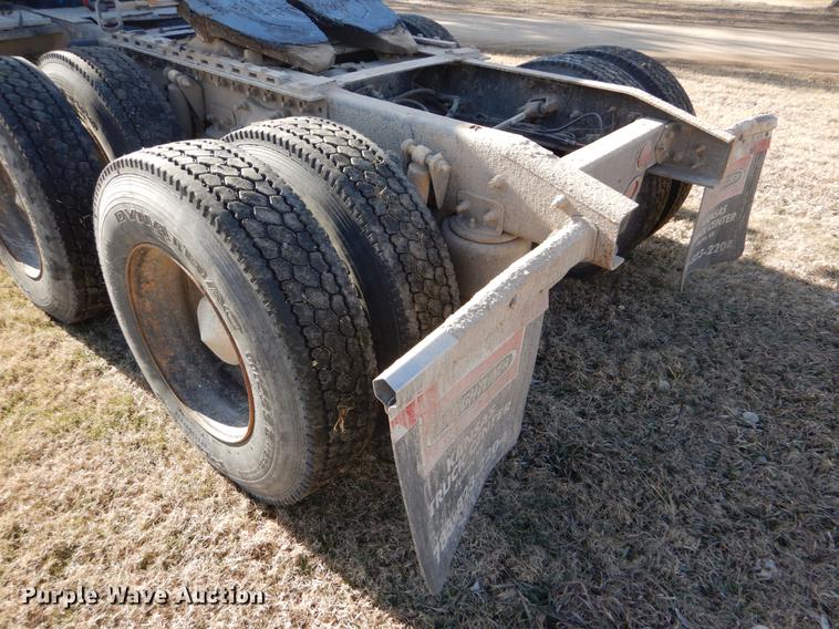 image for item FH9005 2003 Freightliner Columbia semi truck