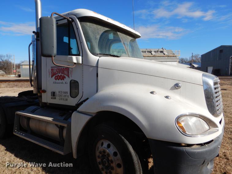 image for item FH9005 2003 Freightliner Columbia semi truck