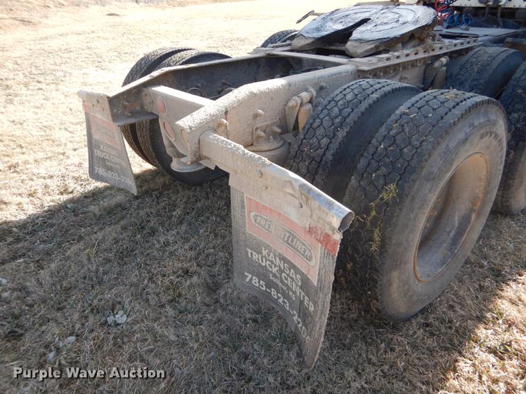 image for item FH9005 2003 Freightliner Columbia semi truck