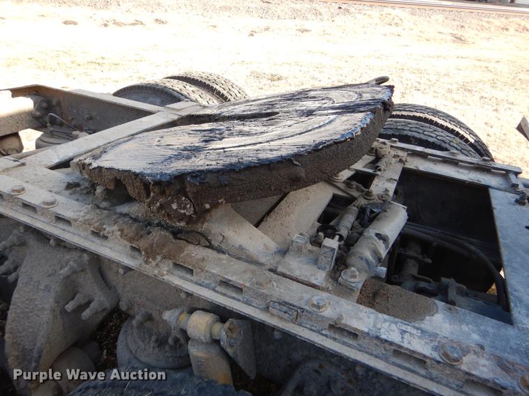 image for item FH9005 2003 Freightliner Columbia semi truck