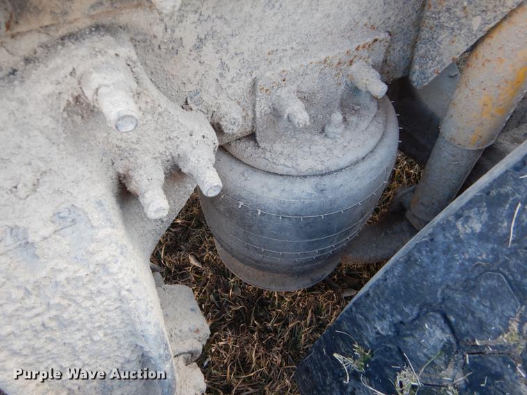 image for item FH9005 2003 Freightliner Columbia semi truck