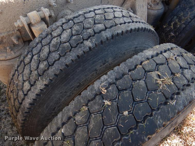 image for item FH9005 2003 Freightliner Columbia semi truck