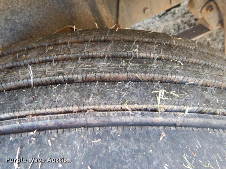 image for item FH9005 2003 Freightliner Columbia semi truck