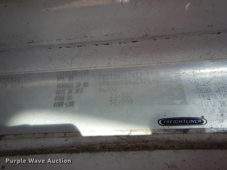 image for item FH9005 2003 Freightliner Columbia semi truck