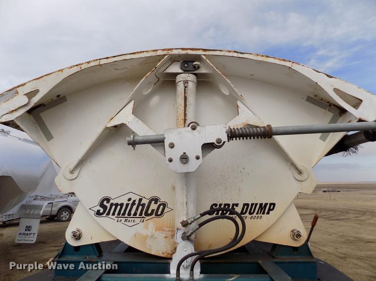 image for item FH9035 2004 Smithco 2002P side dump trailer