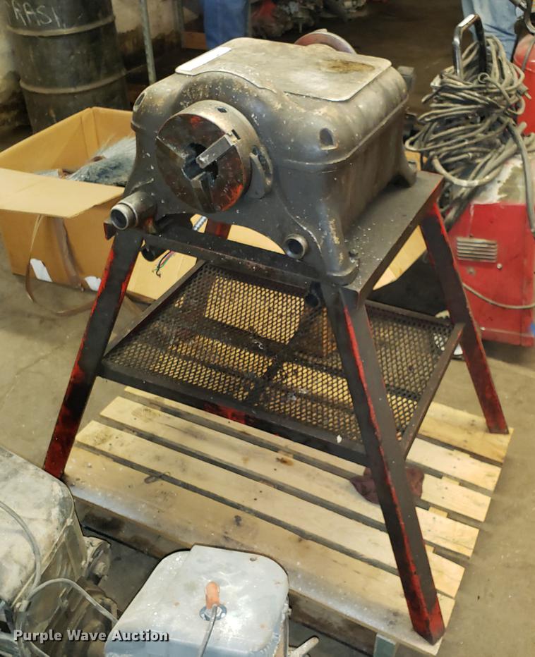 image for item AV9292 Ridgid 400 pipe threader