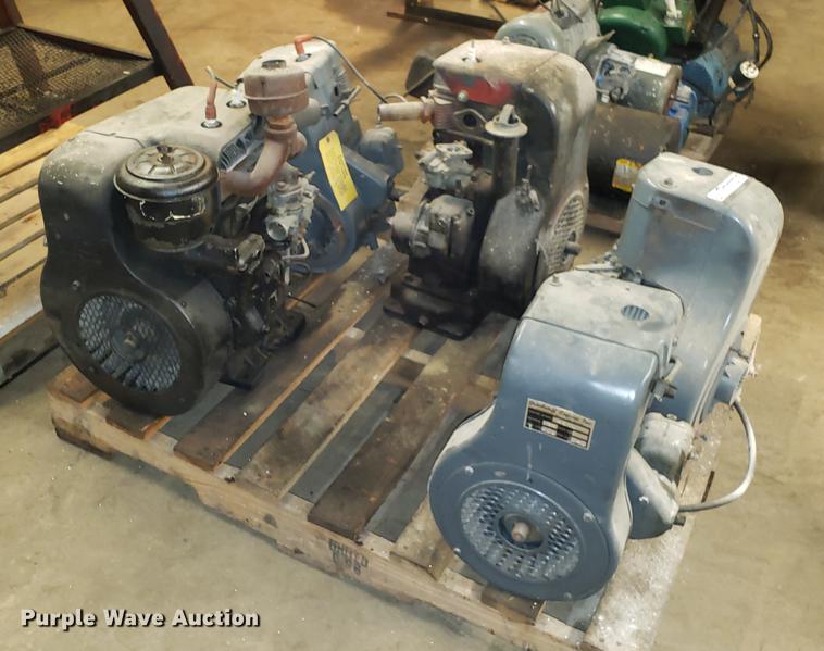 image for item AV9295 (5) Wisconsin gas engines