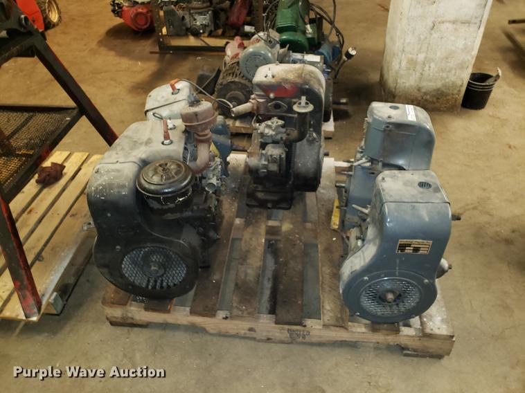 image for item AV9295 (5) Wisconsin gas engines