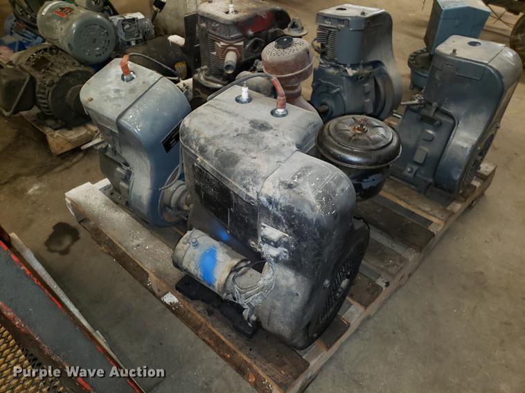 image for item AV9295 (5) Wisconsin gas engines