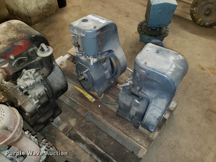 image for item AV9295 (5) Wisconsin gas engines