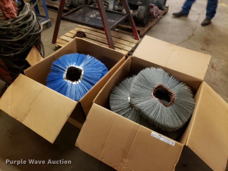 image for item AV9298 Bobcat broom bristles