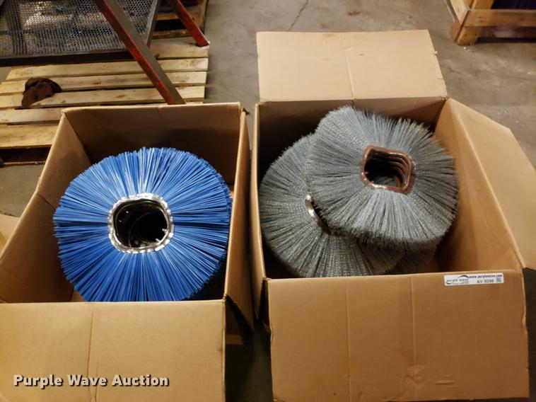 image for item AV9298 Bobcat broom bristles