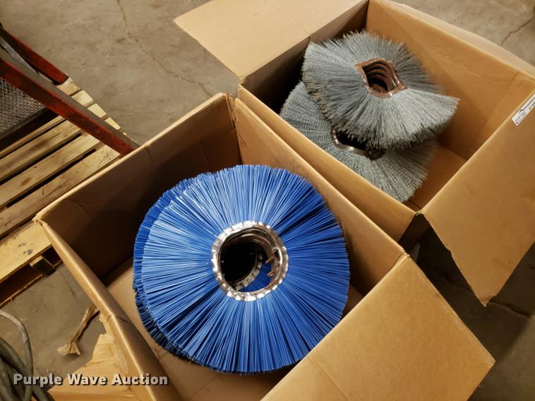 image for item AV9298 Bobcat broom bristles