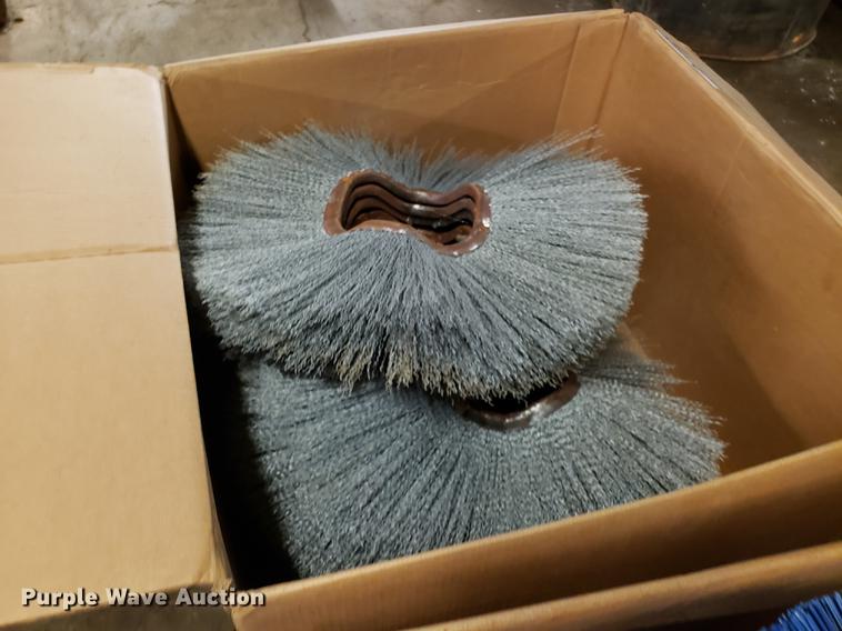 image for item AV9298 Bobcat broom bristles