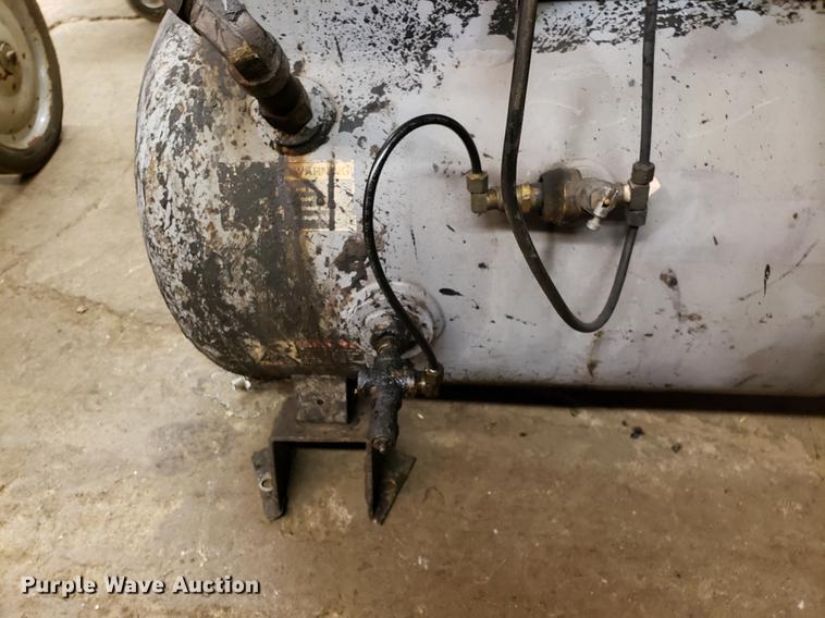 image for item AV9299 Air compressor