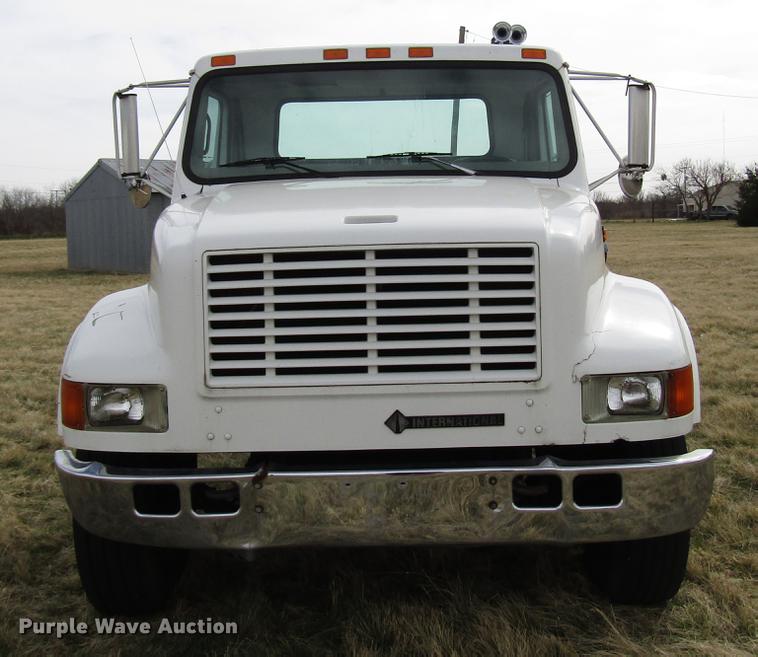 image for item DB6863 1997 International 4700 semi truck