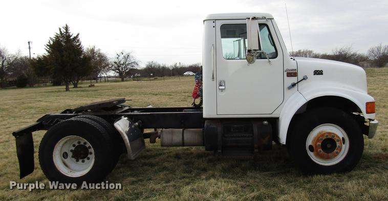 image for item DB6863 1997 International 4700 semi truck