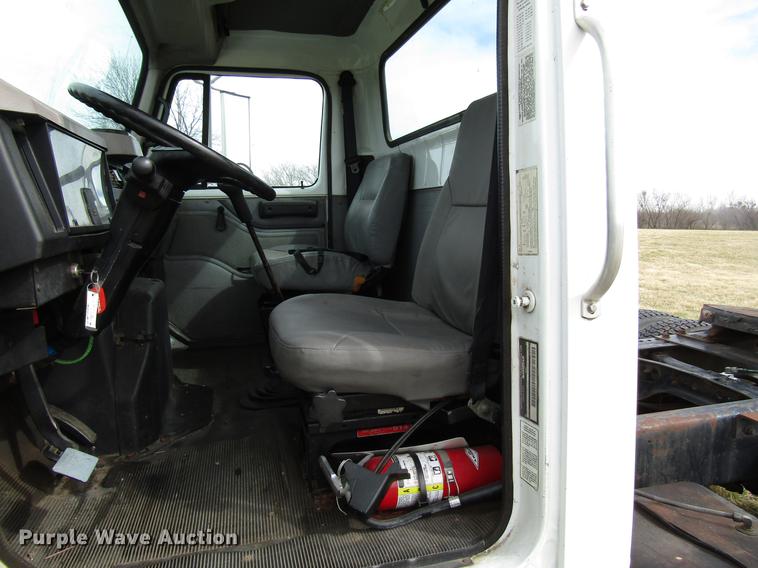 image for item DB6863 1997 International 4700 semi truck