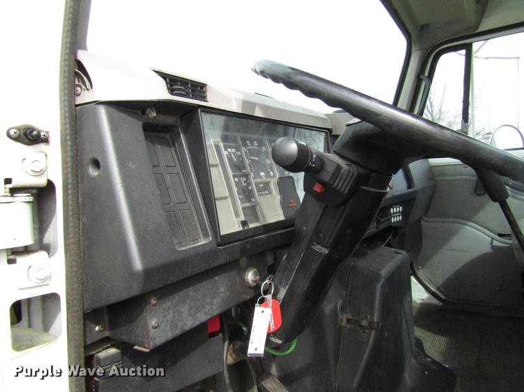 image for item DB6863 1997 International 4700 semi truck