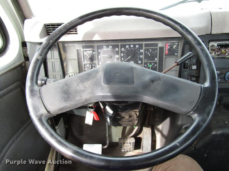 image for item DB6863 1997 International 4700 semi truck