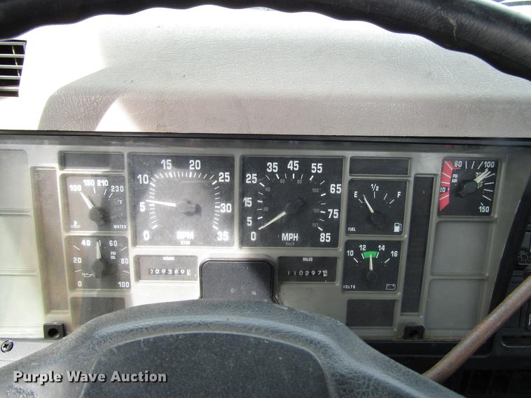 image for item DB6863 1997 International 4700 semi truck