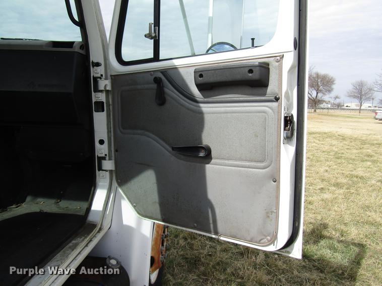 image for item DB6863 1997 International 4700 semi truck